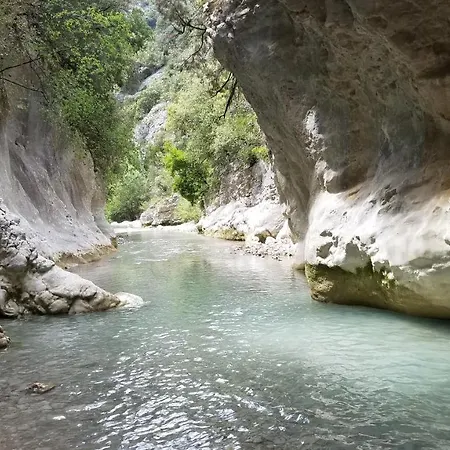 La Fontaine Au Loup *