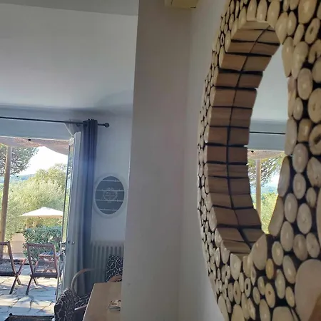 La Fontaine Au Loup Guest house *